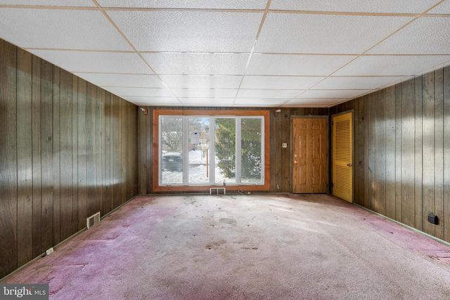 112 BUTT LN, Aston, PA 19014