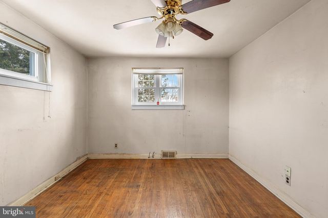 112 BUTT LN, Aston, PA 19014