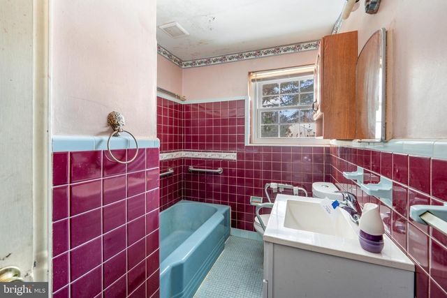 112 BUTT LN, Aston, PA 19014