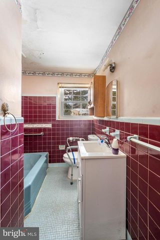 112 BUTT LN, Aston, PA 19014