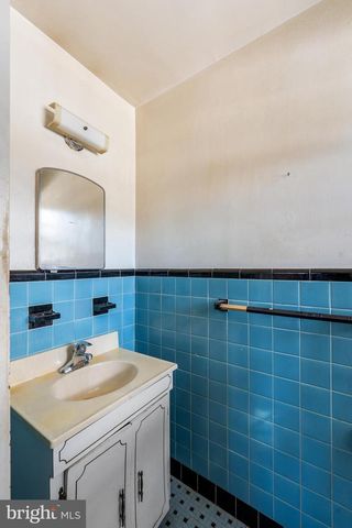 112 BUTT LN, Aston, PA 19014