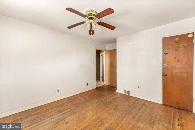 112 BUTT LN, Aston, PA 19014