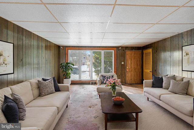 112 BUTT LN, Aston, PA 19014