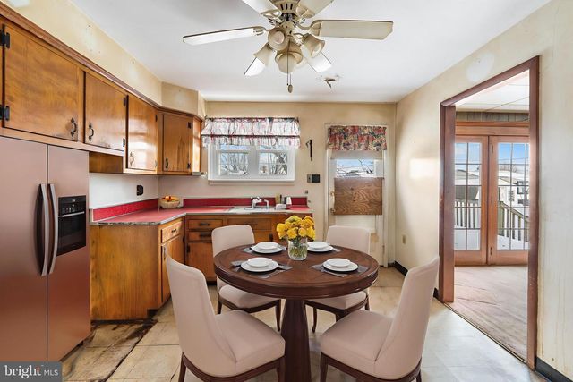 112 BUTT LN, Aston, PA 19014