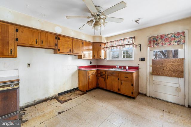 112 BUTT LN, Aston, PA 19014