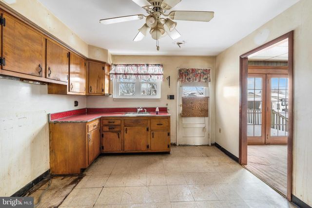 112 BUTT LN, Aston, PA 19014