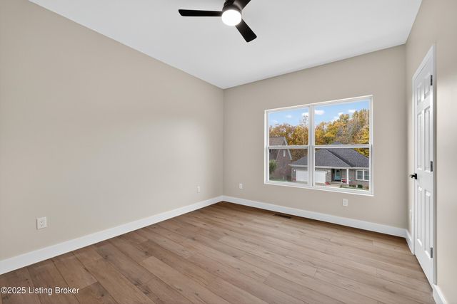 7605 Pauls View Pl, Louisville, KY 40228