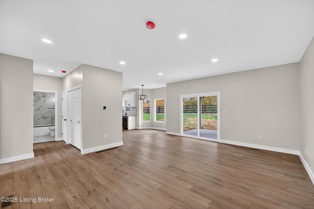 7605 Pauls View Pl, Louisville, KY 40228