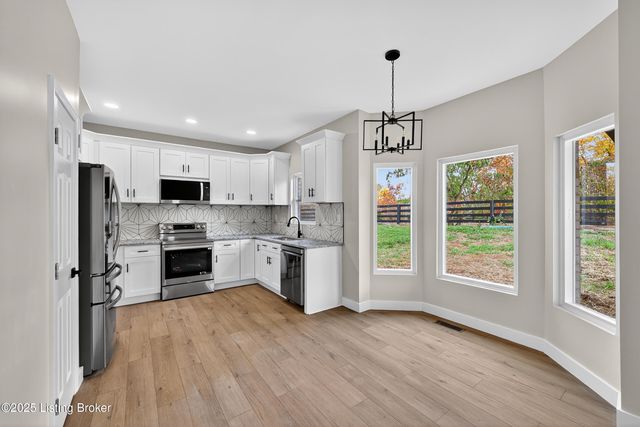 7605 Pauls View Pl, Louisville, KY 40228