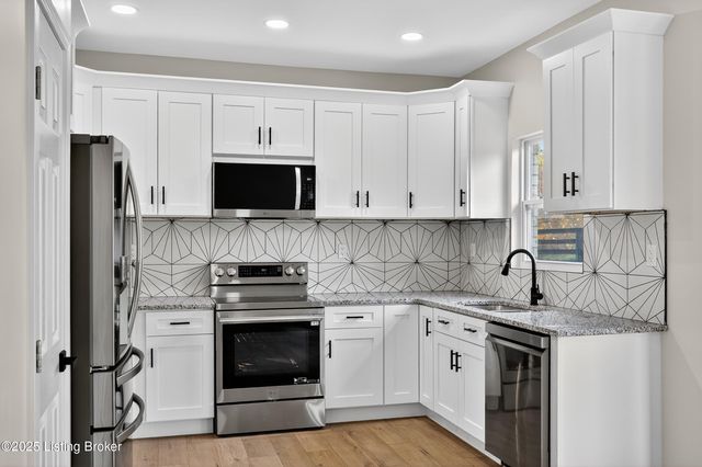 7605 Pauls View Pl, Louisville, KY 40228