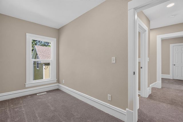 411 Saxon Street, Waterloo, IA 50703