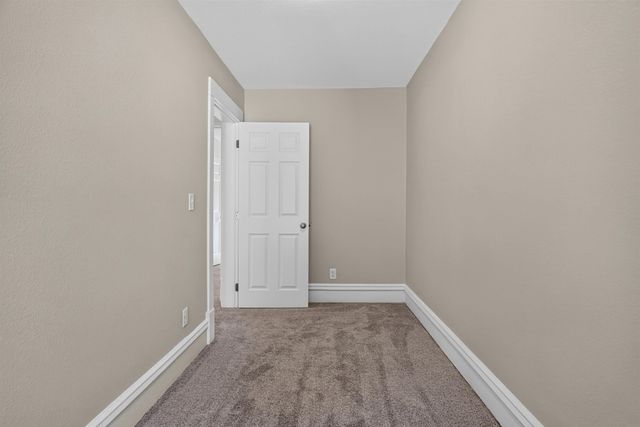 411 Saxon Street, Waterloo, IA 50703