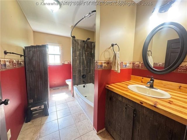 4136 Iva Durst Road, Leon, WV 25123