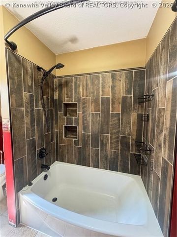 4136 Iva Durst Road, Leon, WV 25123