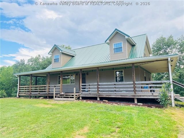 4136 Iva Durst Road, Leon, WV 25123