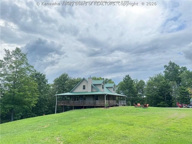 4136 Iva Durst Road, Leon, WV 25123