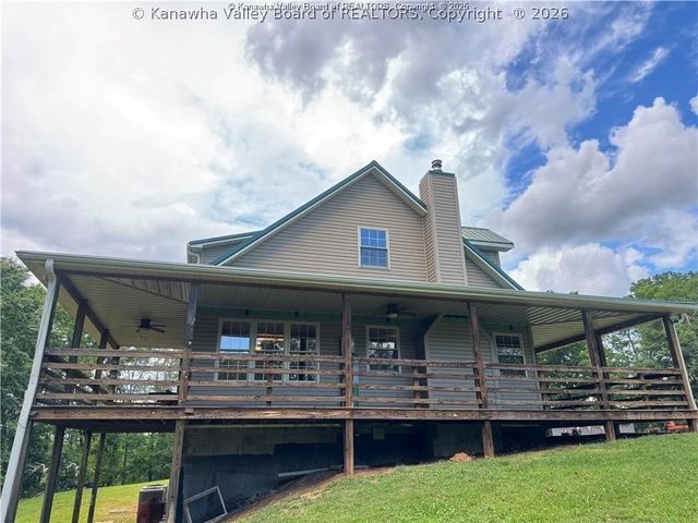 4136 Iva Durst Road, Leon, WV 25123