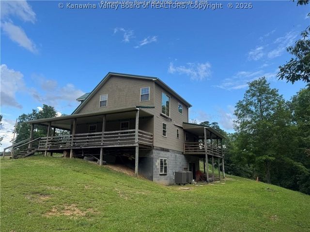 4136 Iva Durst Road, Leon, WV 25123