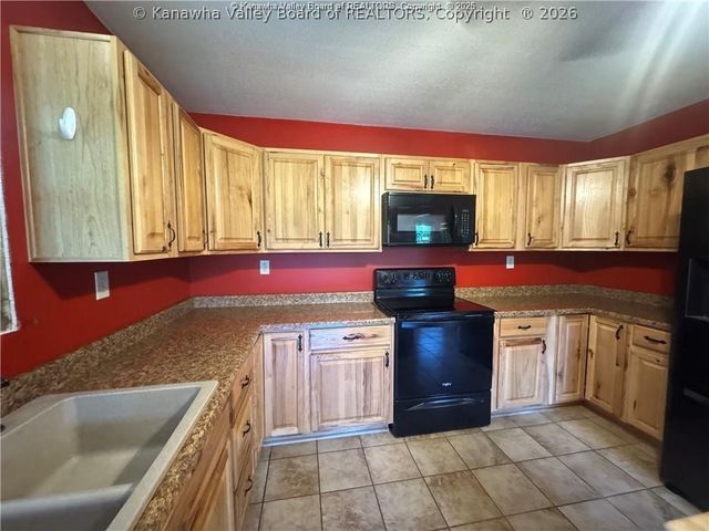 4136 Iva Durst Road, Leon, WV 25123