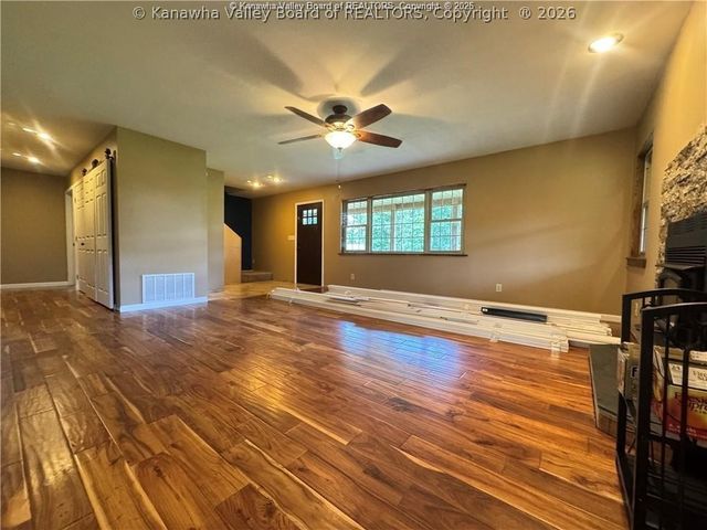 4136 Iva Durst Road, Leon, WV 25123