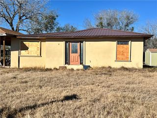 805 Molina St, Robstown, TX 78380