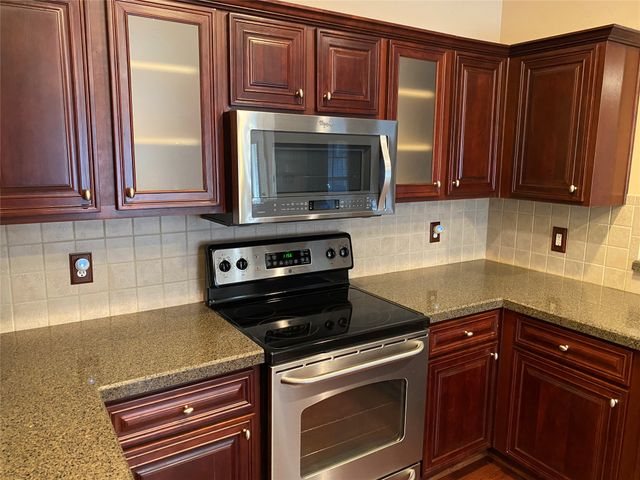 207 Colonial Lane, Euless, TX 76040