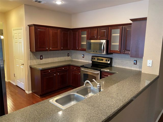 207 Colonial Lane, Euless, TX 76040