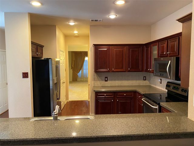 207 Colonial Lane, Euless, TX 76040