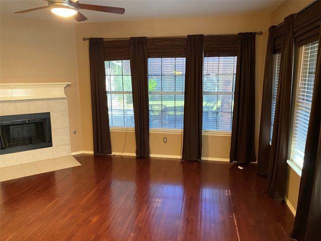 207 Colonial Lane, Euless, TX 76040