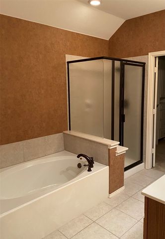 207 Colonial Lane, Euless, TX 76040