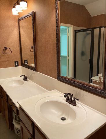 207 Colonial Lane, Euless, TX 76040