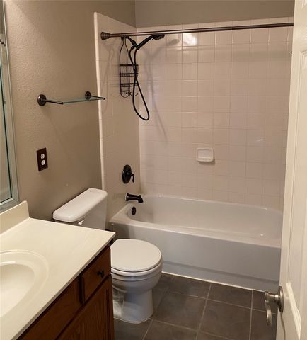 207 Colonial Lane, Euless, TX 76040