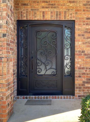 207 Colonial Lane, Euless, TX 76040