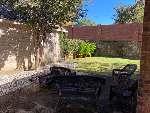 207 Colonial Lane, Euless, TX 76040