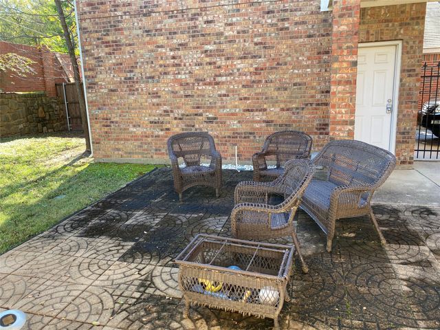 207 Colonial Lane, Euless, TX 76040