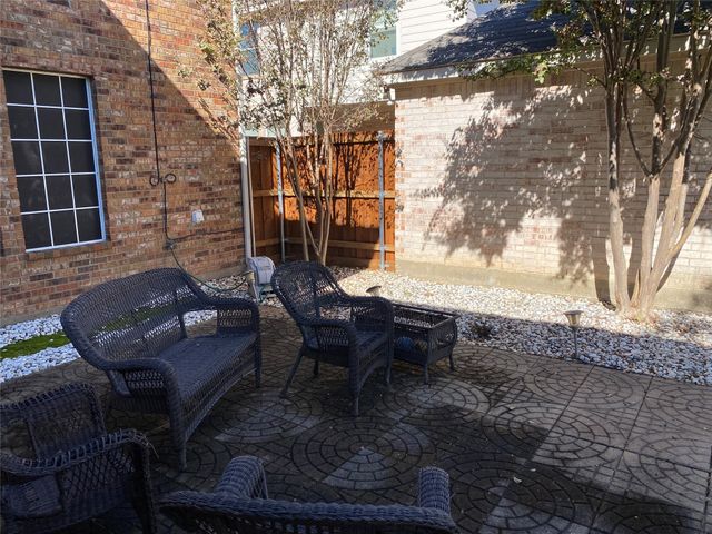 207 Colonial Lane, Euless, TX 76040