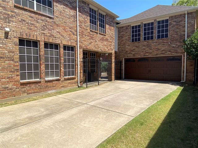 207 Colonial Lane, Euless, TX 76040