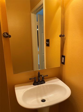 207 Colonial Lane, Euless, TX 76040