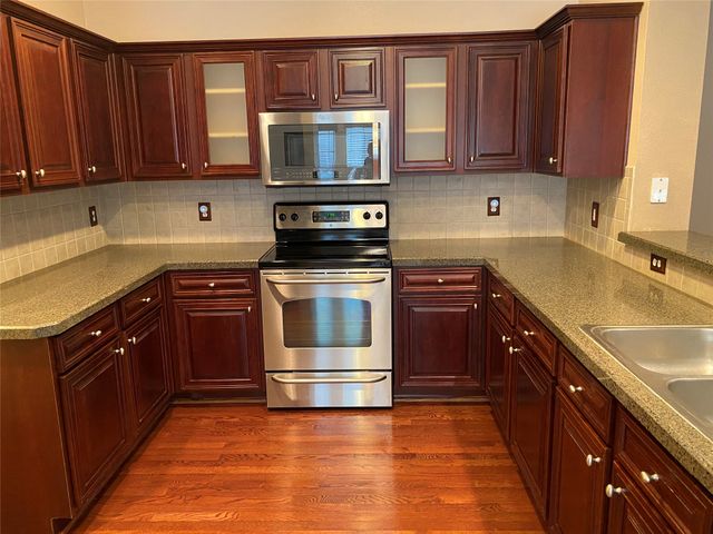 207 Colonial Lane, Euless, TX 76040