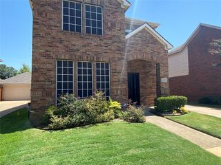 207 Colonial Lane, Euless, TX 76040