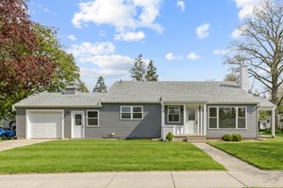 118 Edgewood Avenue, Hampshire, IL 60140