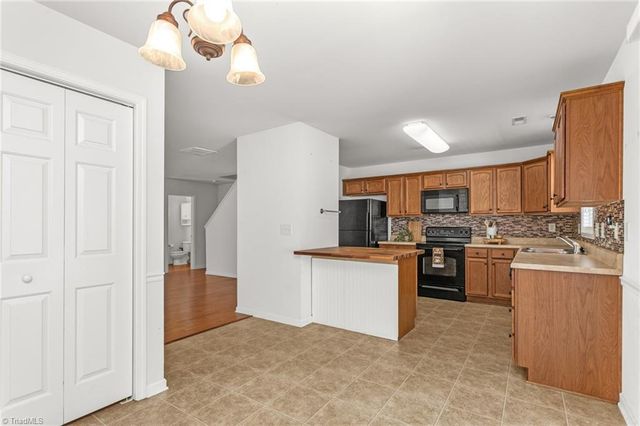 3869 Hickswood Creek Drive, High Point, NC 27265