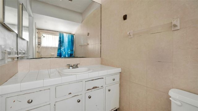 3700 NW 25th Street, Lauderdale Lakes, FL 33311