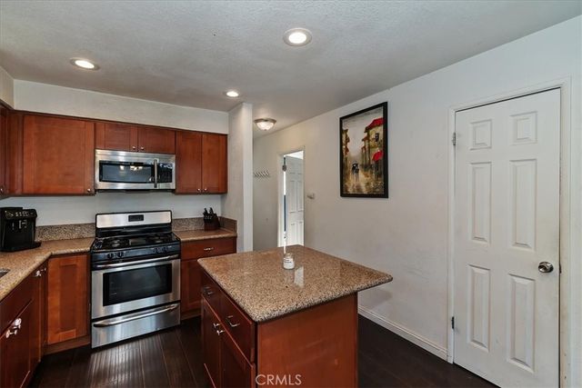 22868 Laurel, Crestline, CA 92325