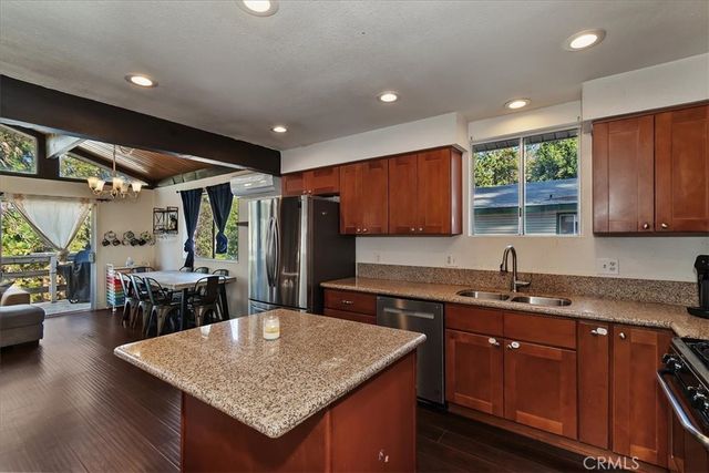 22868 Laurel, Crestline, CA 92325