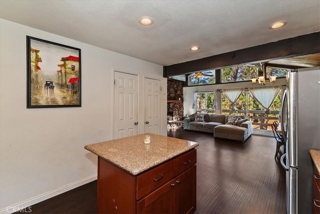 22868 Laurel, Crestline, CA 92325