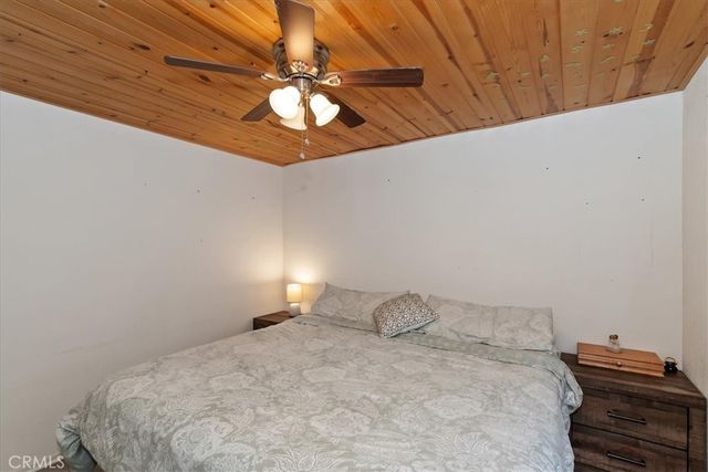 22868 Laurel, Crestline, CA 92325