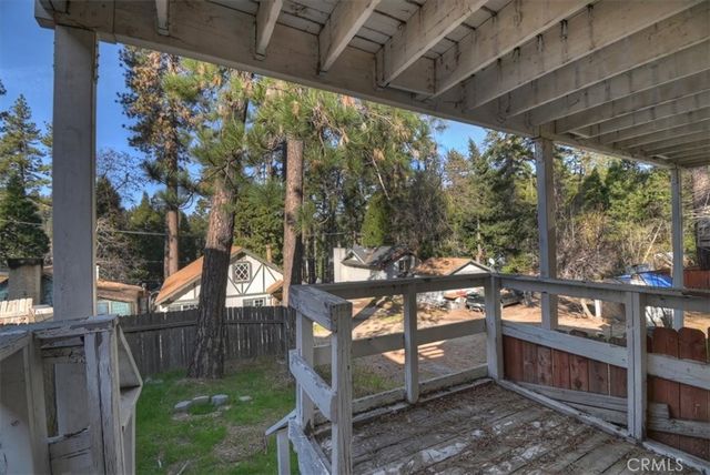 22868 Laurel, Crestline, CA 92325
