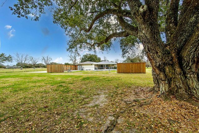 1022 Bayou Blue Bypass Rd, Thibodaux, LA 70301