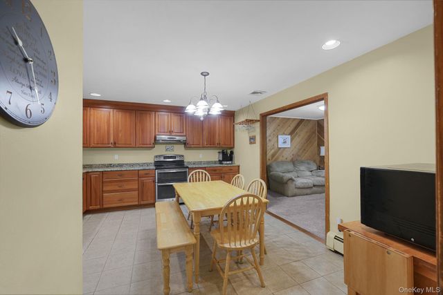 2 Foxey Lane, Mahopac, NY 10541